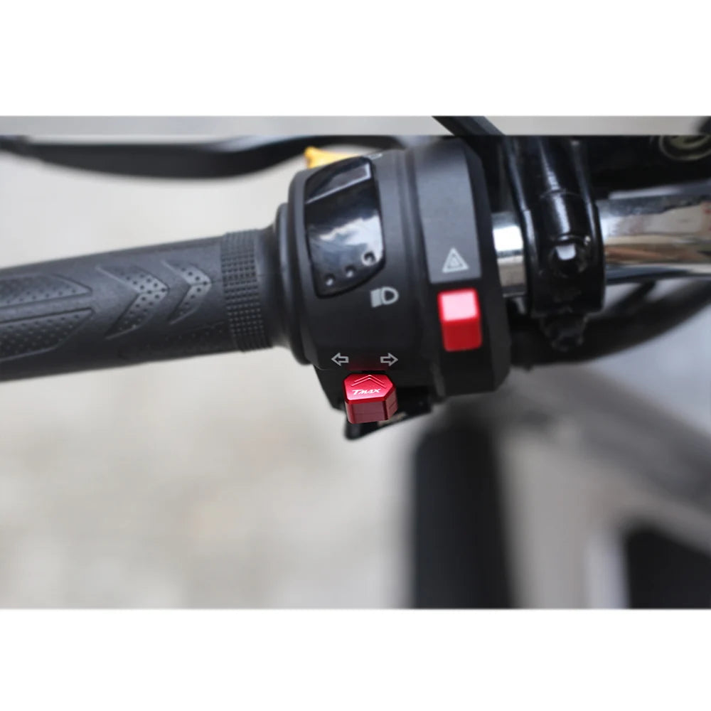 Per Yamaha TMax530 SX DX TECH MAX TMAX Xmax Nmax T-Max 560 530 500 2025 Interruttore Pulsante Indicatore di direzione Tappo Accessori per moto